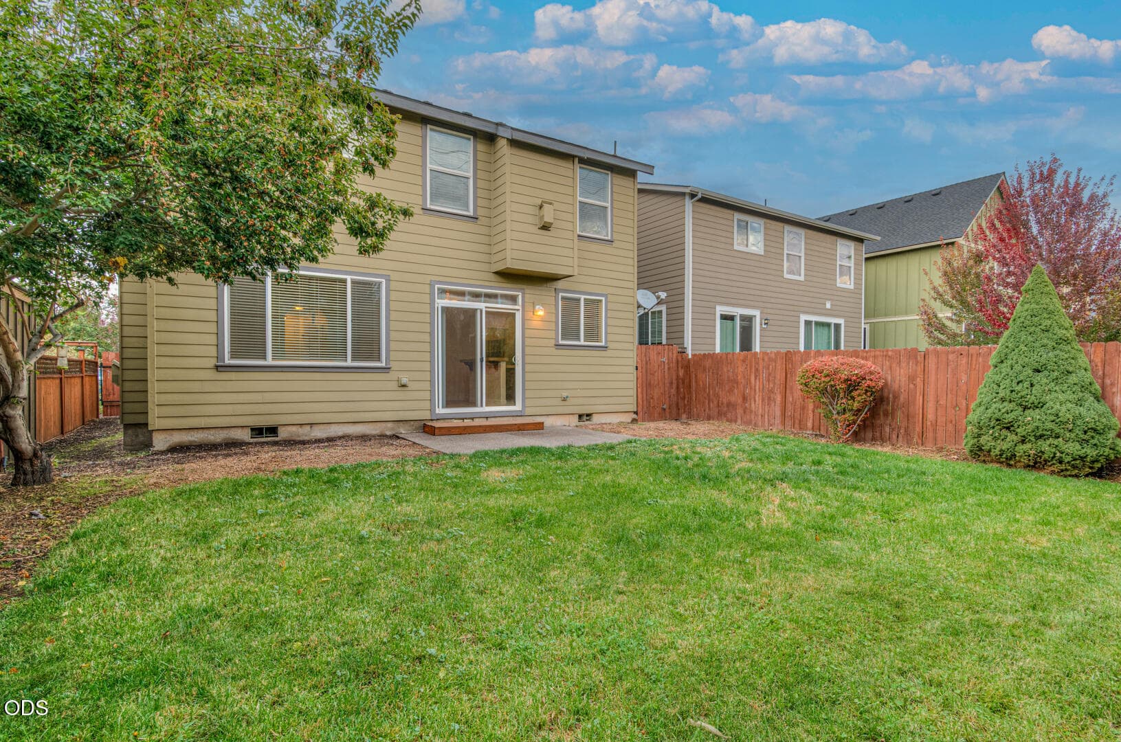 Photo 31 of 828 NE Locksley Drive