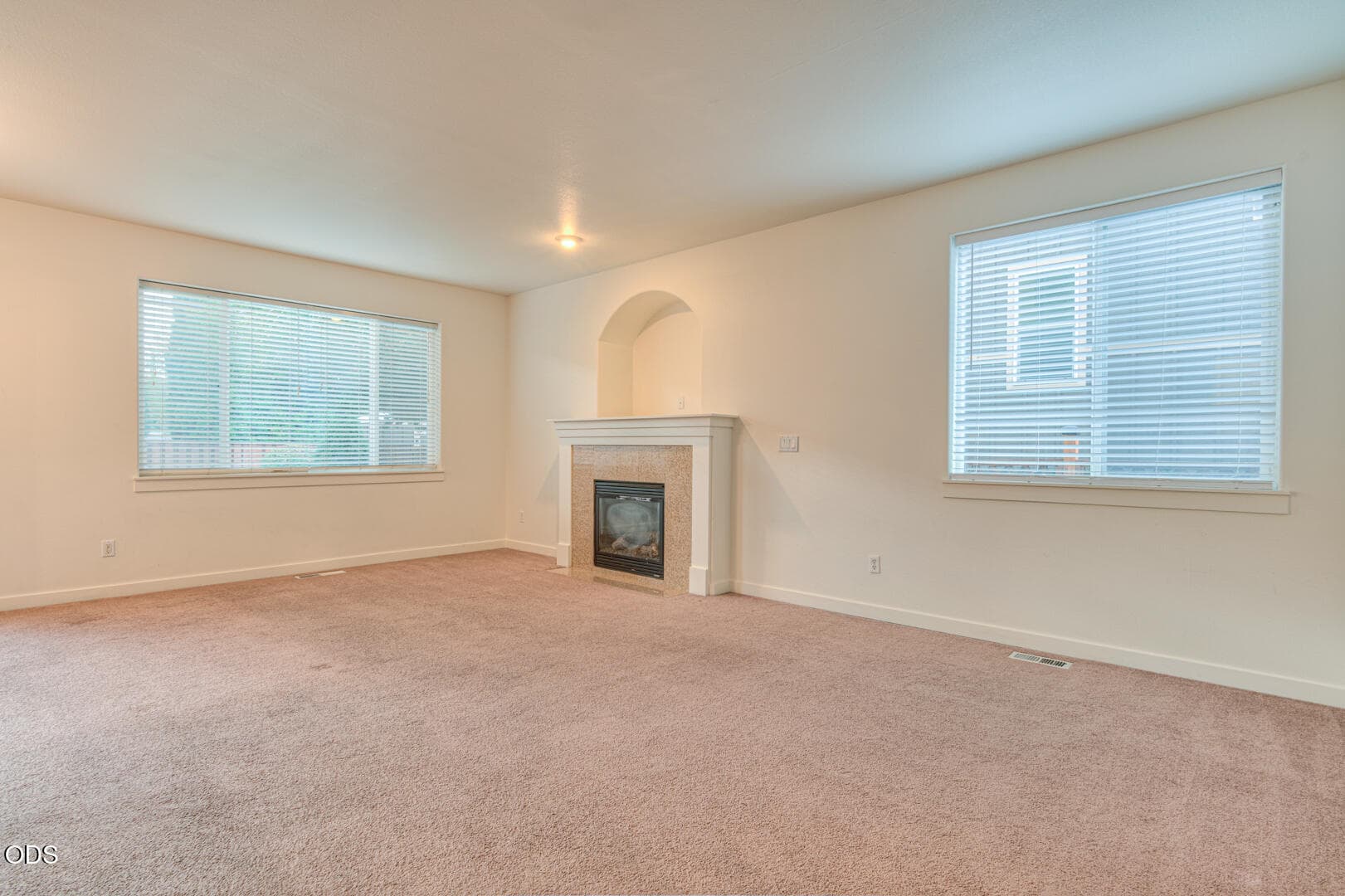 Photo 2 of 828 NE Locksley Drive
