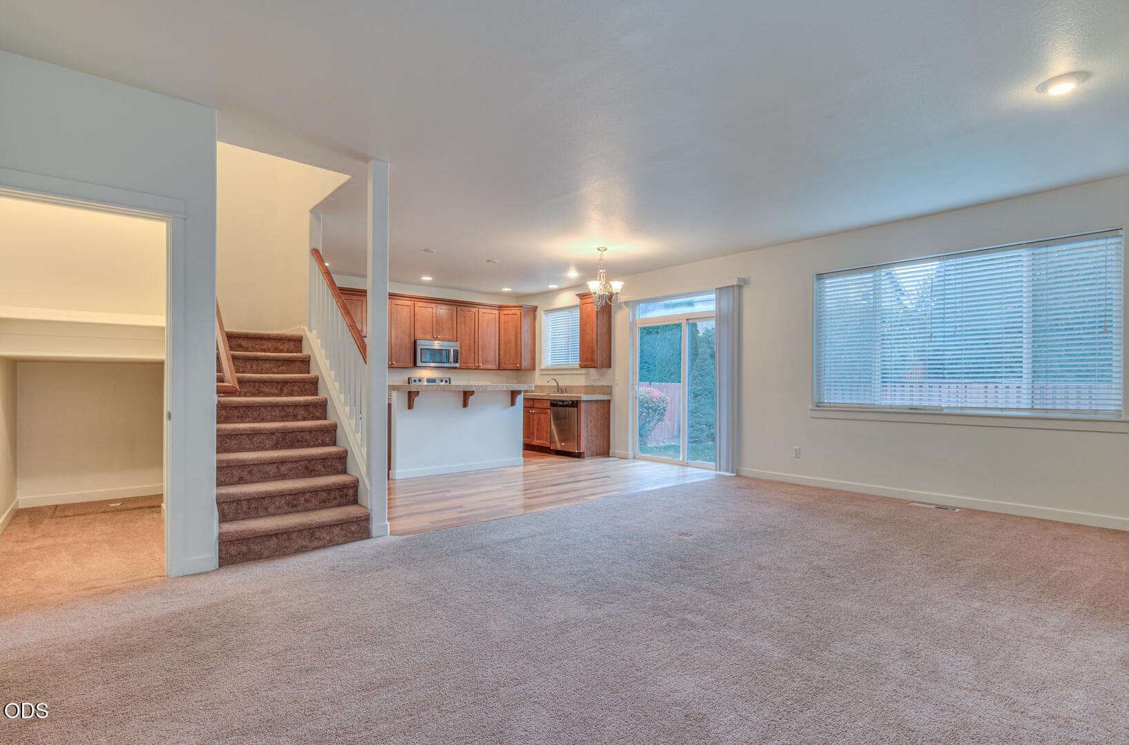 Photo 4 of 828 NE Locksley Drive