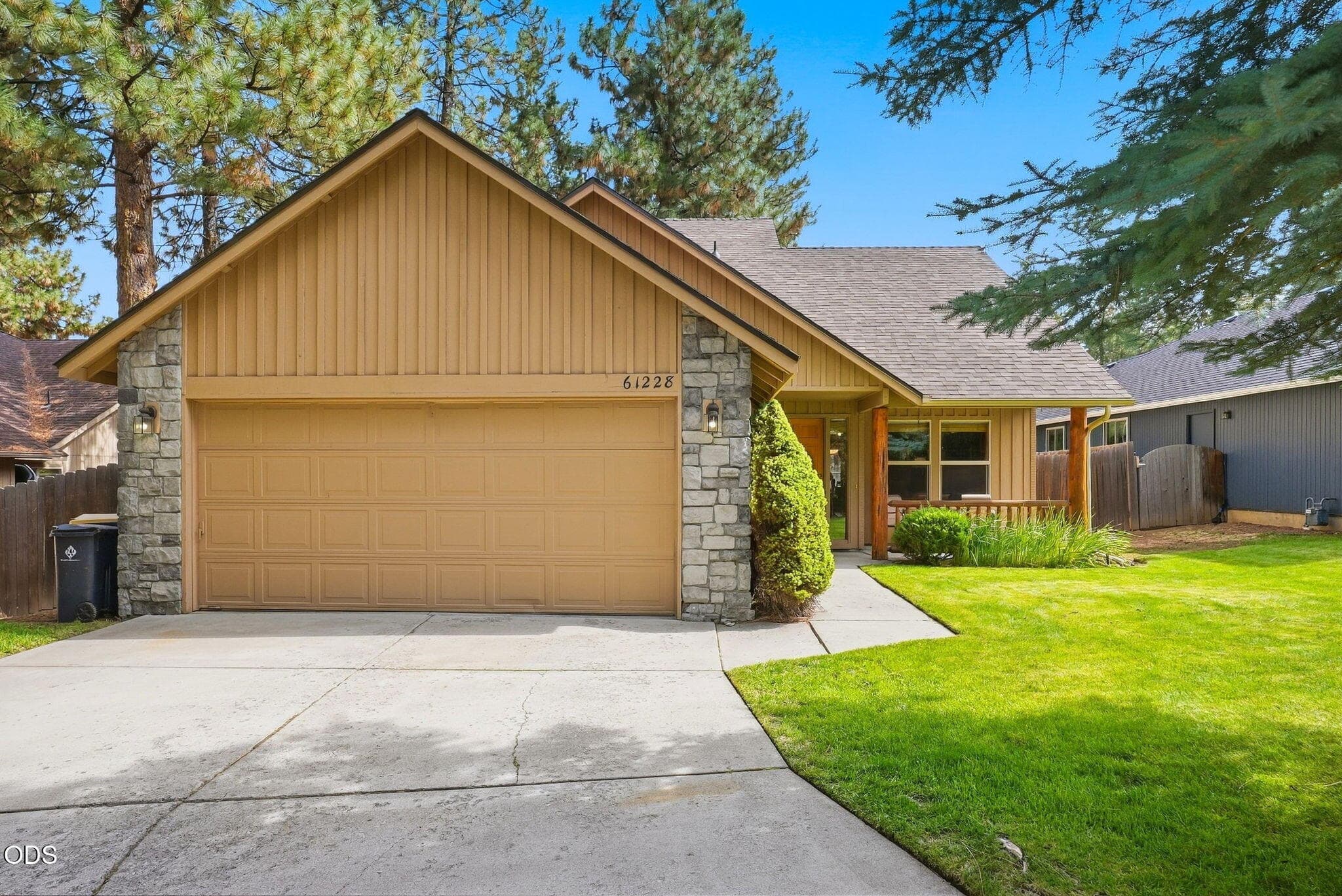 Photo 3 of 61228 Bighorn Court