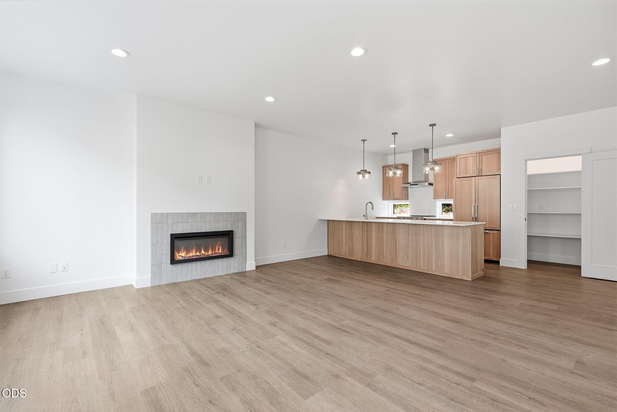 Photo 3 of 154 NW Copperwood Court