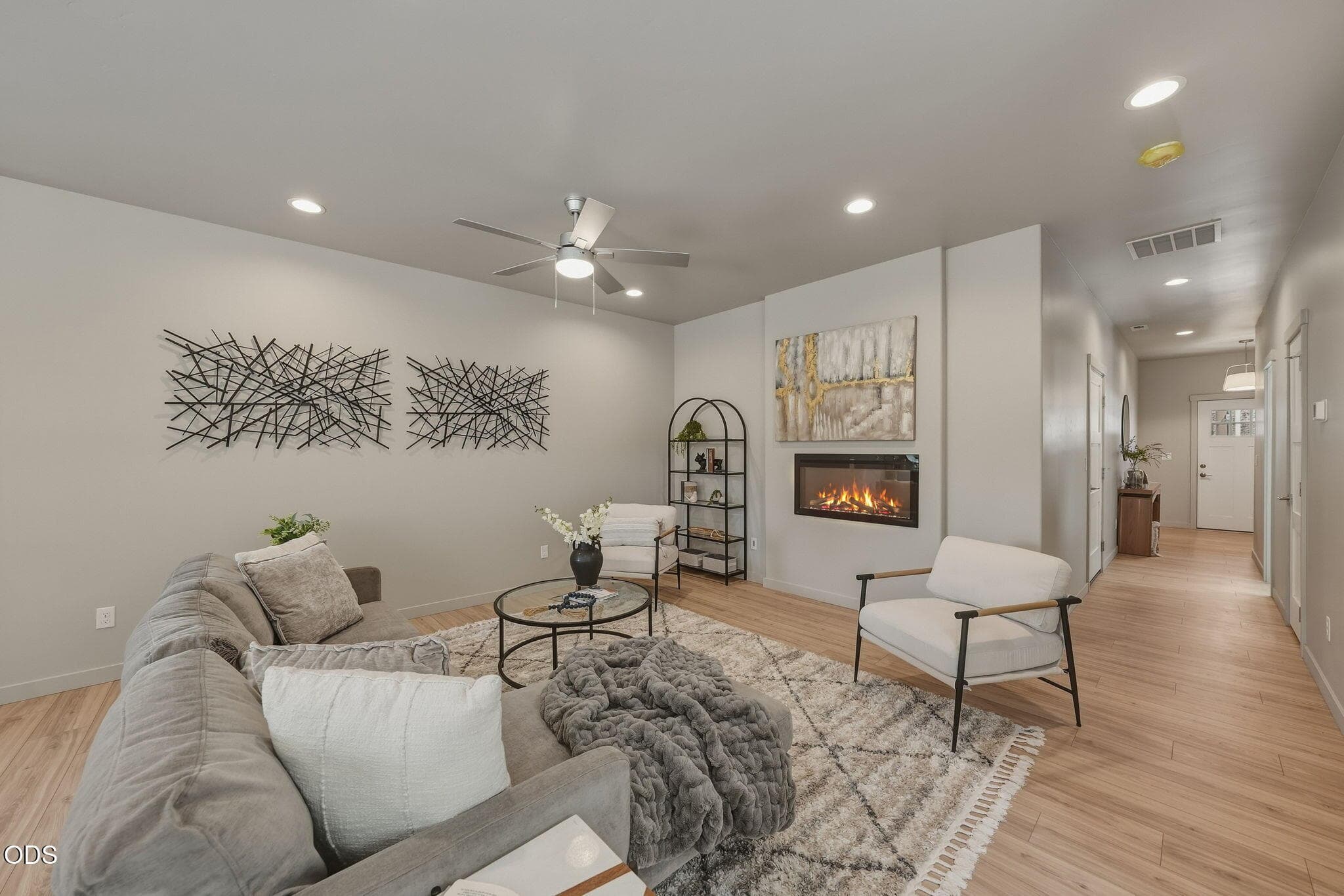 Photo 2 of 125 SW McKinley Avenue, A