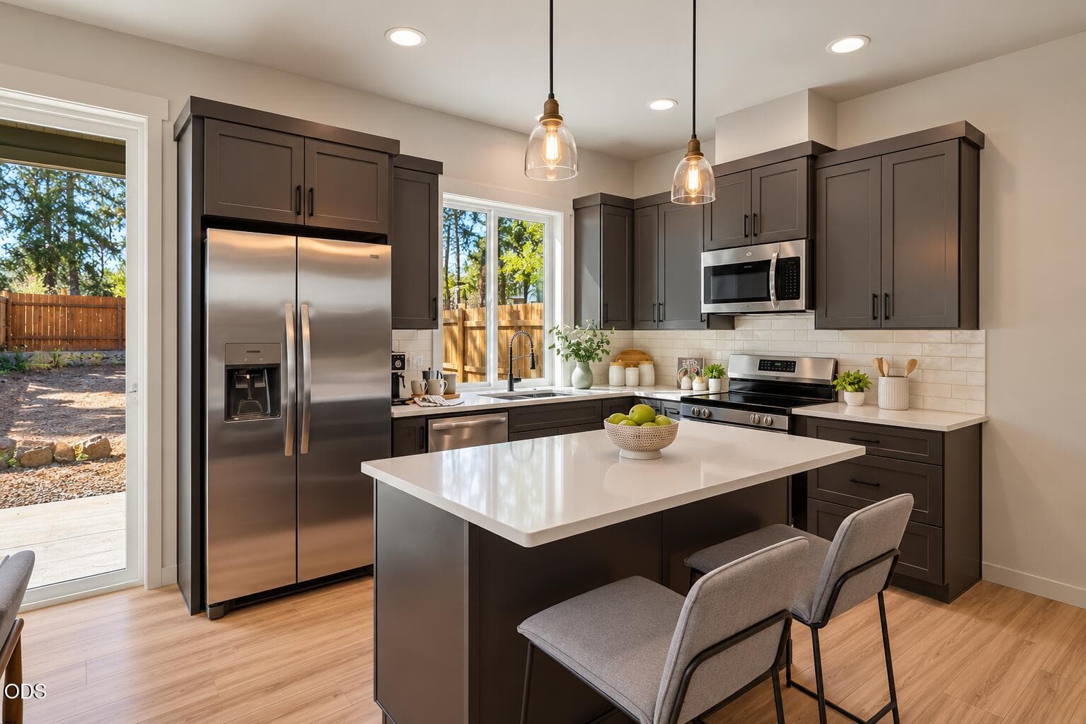 Photo 3 of 125 SW McKinley Avenue, A