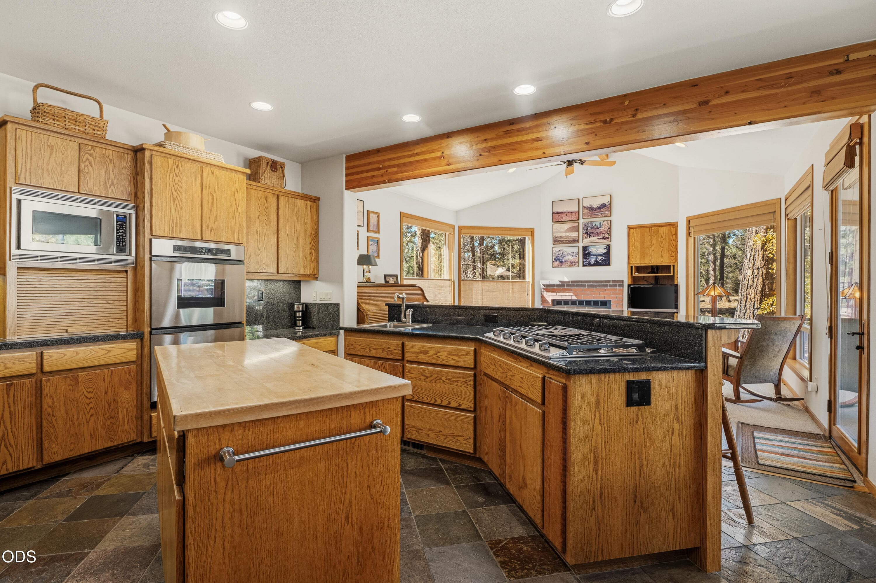 Photo 4 of 58210 McNary Lane, 1