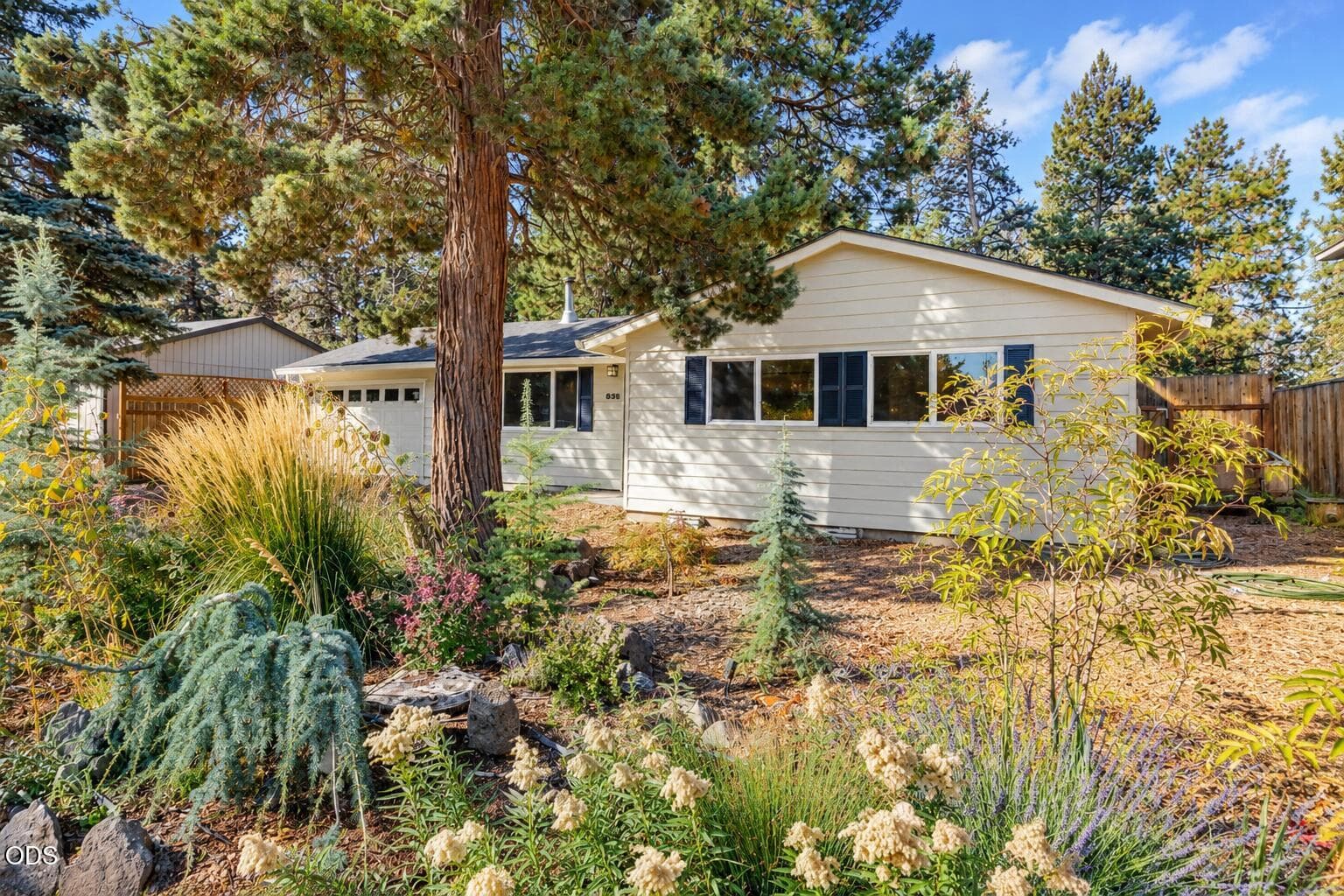 Photo 2 of 835 SE 6th Street